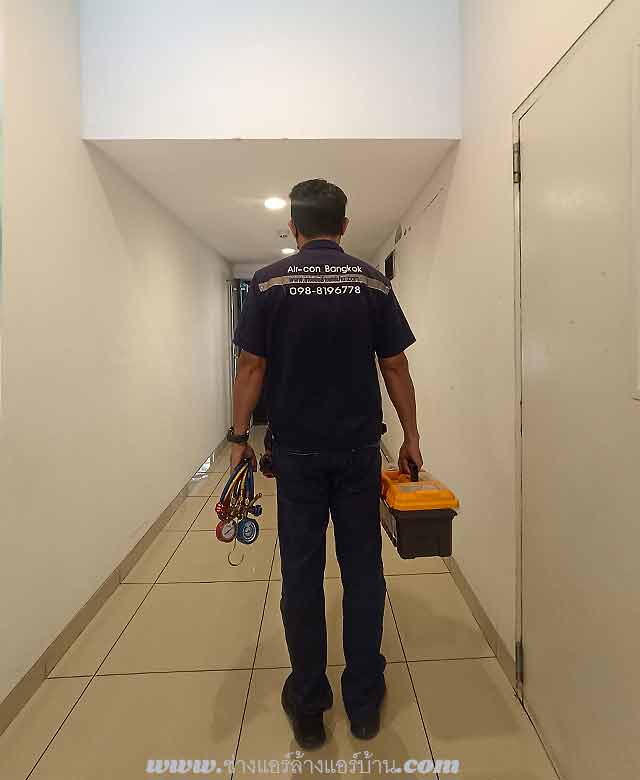 แอร์บ้านเป็นเครื่องใช้ไฟฟ้าที่ทำงานหนักทุกวัน โดยเฉพาะในอากาศร้อนอย่างกรุงเทพฯ หากไม่ดูแลรักษา อาจเกิดปัญหาต่าง ๆ ได้ง่าย บริการ ซ่อมแอร์ โดย ทีม ช่างแอร์ ซ่อมแอร์บ้าน : - Air-con Bangkok Air Conditioner Repair Service Bangkok