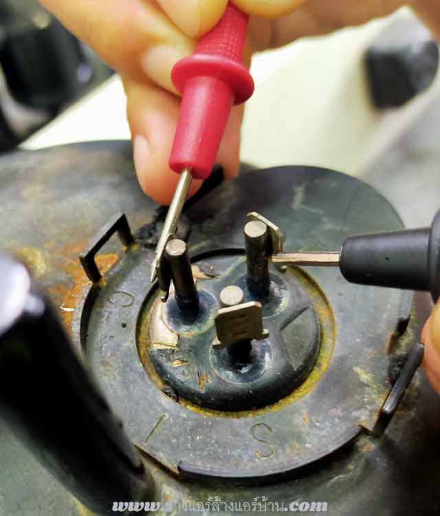 คอมเพรสเซอร์ไม่ทำงาน แอร์ไม่เย็น คอมเพรสเซอร์แอร์ เปรียบเสมือนหัวใจ ของแอร์ เครื่องปรับอากาศ หาก คอมเพรสเซอร์ไม่ทำงาน หรือ เสีย แอร์จะไม่มีความเย็นเลย มีแต่ลม เหมือนเปิดพัดลม บริการ ซ่อมแอร์ โดย ทีม ช่างแอร์ ซ่อมแอร์บ้าน Air con Bangkok "Air conditioner reapair Bangkok"