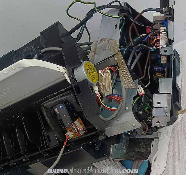 ซ่อมแอร์ อาการ แอร์ตัดบ่อย เปิดแล้วดับเอง ซ่อม รีโมทแอร์ใช้ไม่ได้ ตัวรับสัญญาณเสีย บริการ ซ่อมแอร์ โดย ทีม ช่างแอร์ ซ่อมแอร์บ้าน Air con Bangkok "Air conditioner reapair Bangkok"